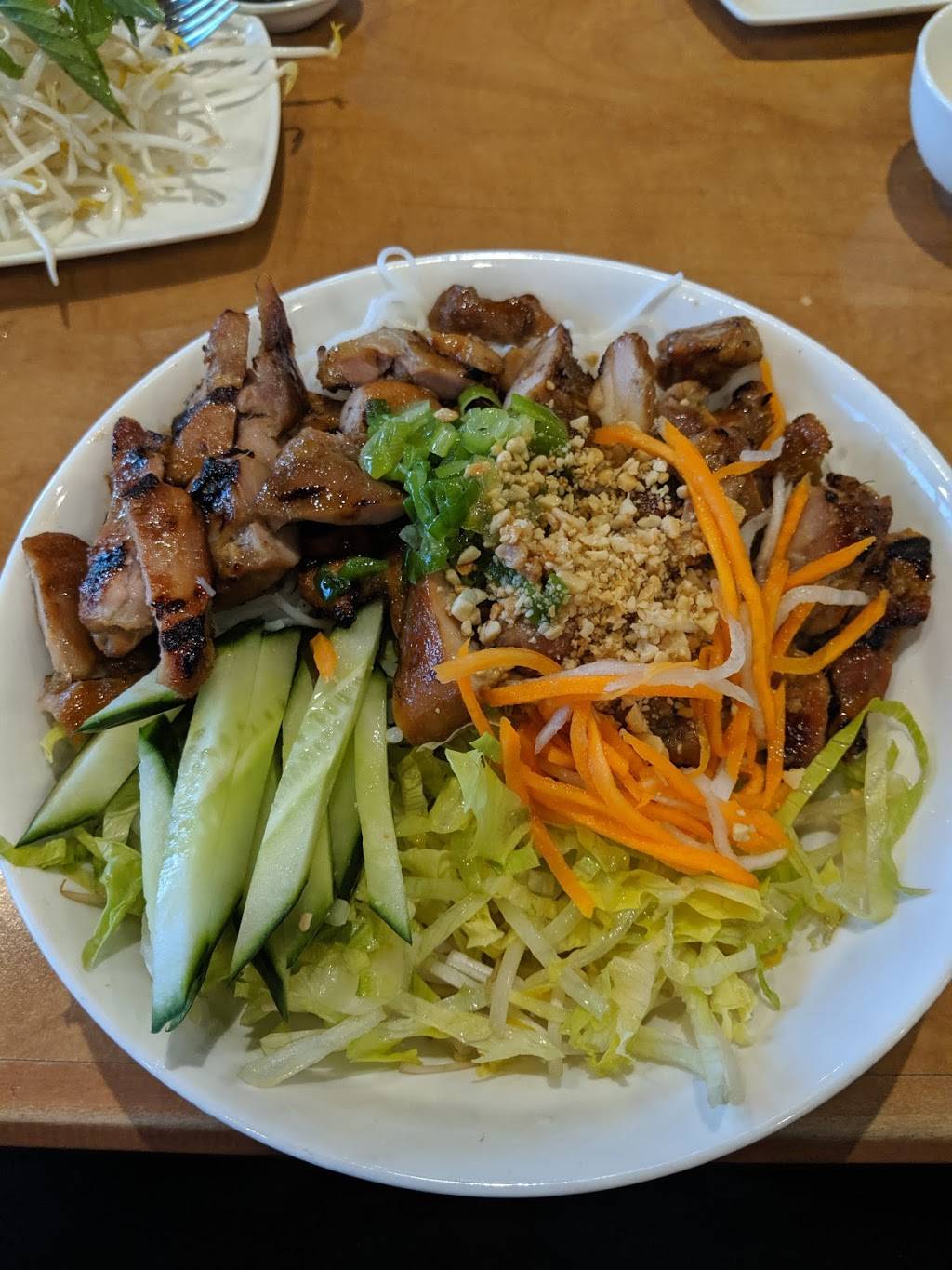 Lé Vu Authentic Vietnamese | restaurant | 1580 Dundas St E, Mississauga, ON L4X 1L4, Canada | 9052765888 OR +1 905-276-5888