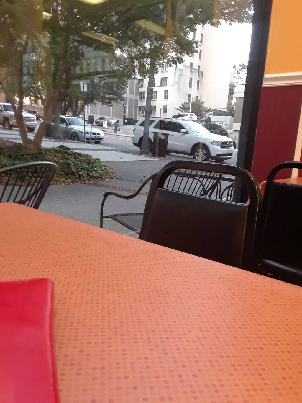 Courtside Cafe | restaurant | 102 W 3rd St # 180, Winston-Salem, NC 27101, USA | 3367618910 OR +1 336-761-8910