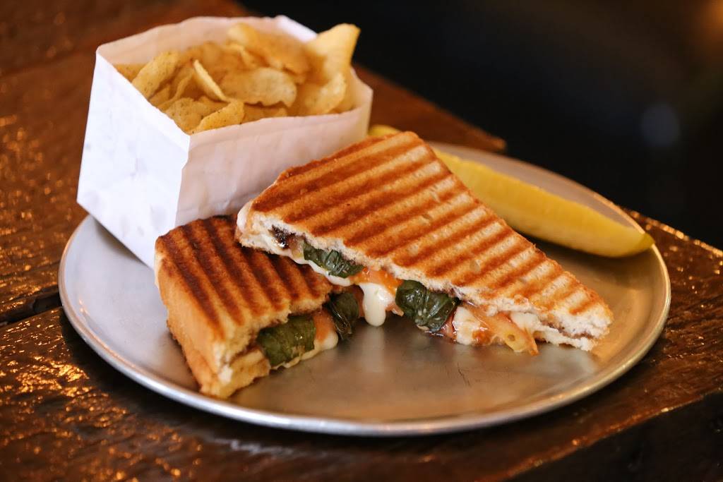 Little Raven Eatery | restaurant | 1200 W Main St #21, Peoria, IL 61606, USA | 3096700748 OR +1 309-670-0748