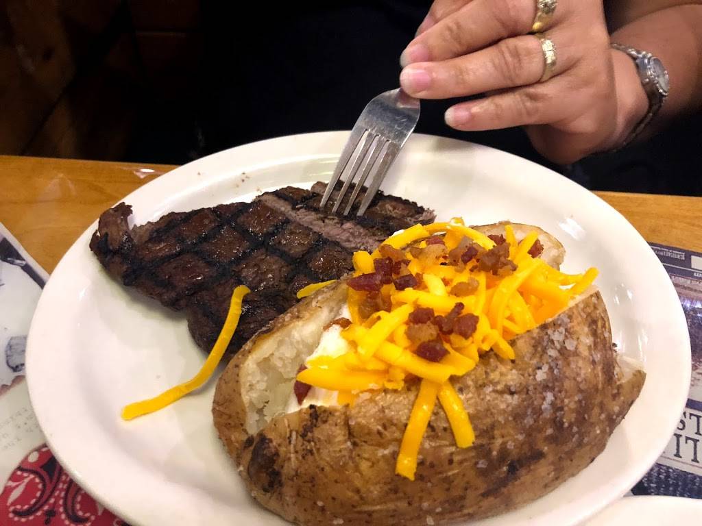 Texas Roadhouse | restaurant | 14200 E Iliff Ave, Aurora, CO 80014, USA | 3037453838 OR +1 303-745-3838