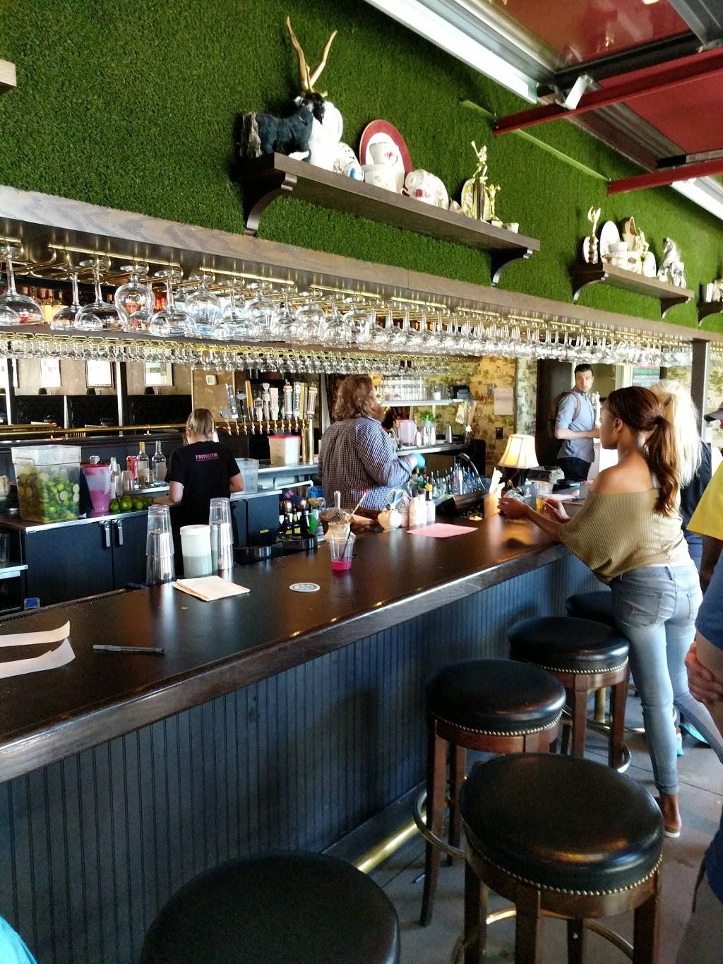 Betty Dangers Country Club | restaurant | 2501 Marshall St NE, Minneapolis, MN 55418, USA | 6123154997 OR +1 612-315-4997