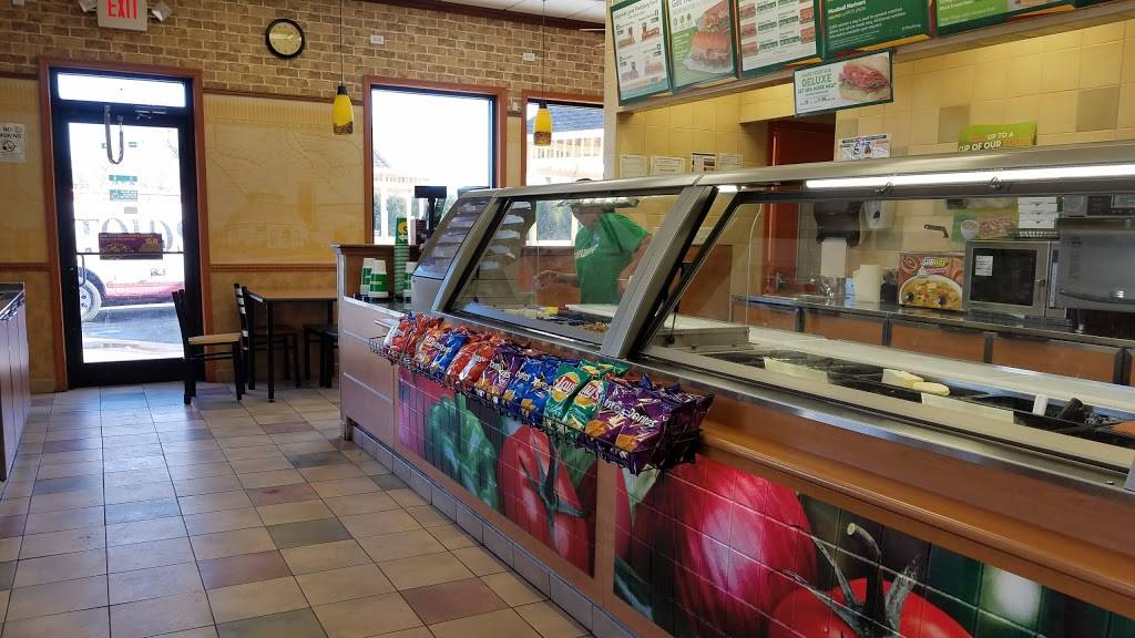 Subway | restaurant | 1365 Roosevelt Ave, Carteret, NJ 07008, USA | 7323664622 OR +1 732-366-4622