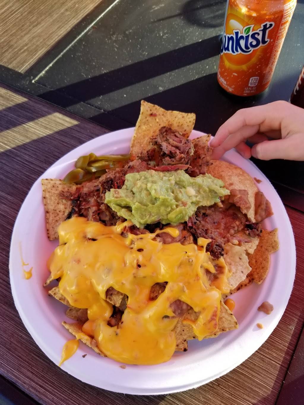 Backyard on Broadway | restaurant | 2411 Broadway St, San Antonio, TX 78215, USA | 2109512607 OR +1 210-951-2607