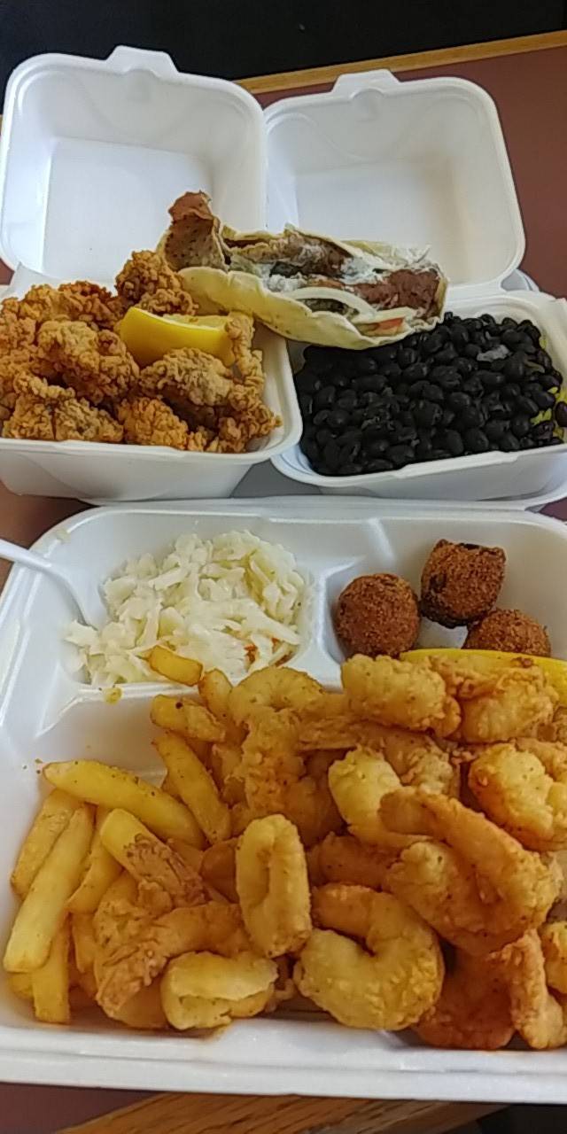 Garden Gyros | restaurant | 3025 E Busch Blvd, Tampa, FL 33612, USA | 8139806600 OR +1 813-980-6600