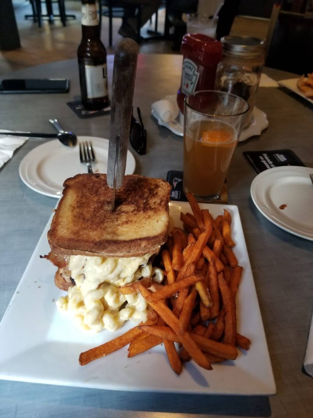 Bishop Hill Tavern | restaurant | 2868 Hartford Ave, Johnston, RI 02919, USA | 4019340097 OR +1 401-934-0097