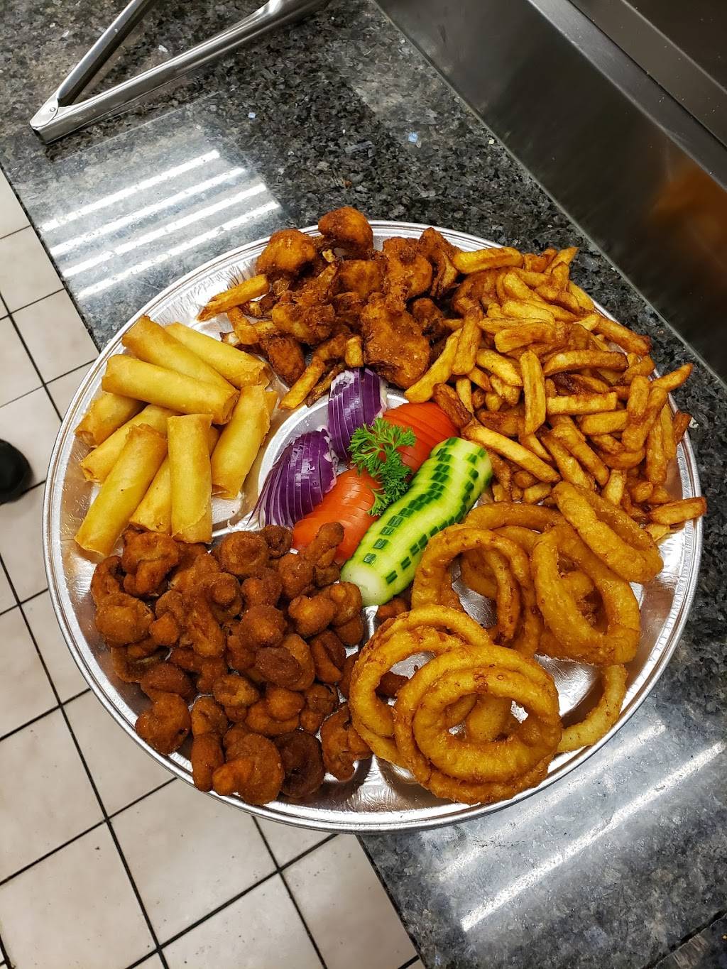 Palermos Pizza | restaurant | 569 Gladstone Ave, Ottawa, ON K1R 5P2, Canada | 6136807774 OR +1 613-680-7774