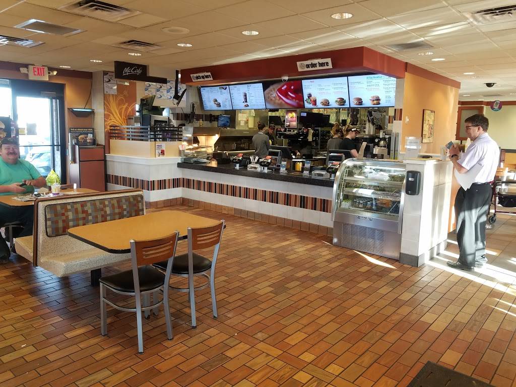 McDonalds | cafe | 301 Willow Valley Square, Lancaster, PA 17602, USA | 7174645119 OR +1 717-464-5119