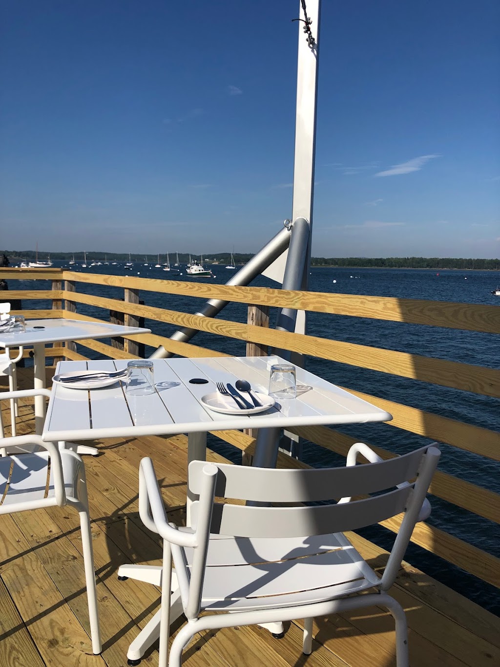 Dennetts Wharf of Castine | restaurant | 15 Sea St, Castine, ME 04421, USA | 2073265026 OR +1 207-326-5026