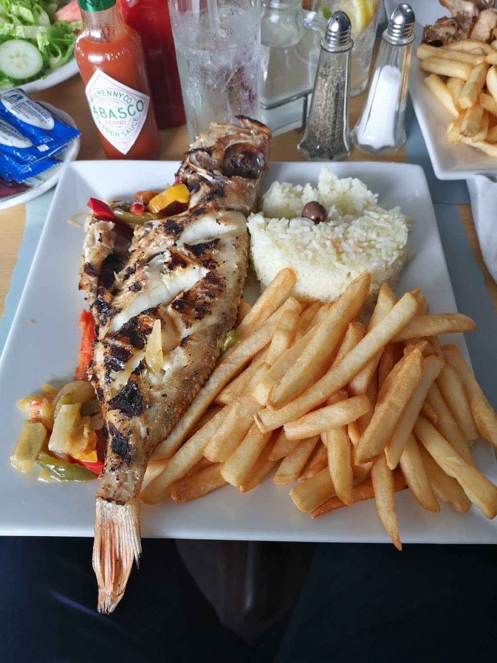 Cantinho Bar & Grill | restaurant | 82 Pawtucket Ave, Pawtucket, RI 02860, USA | 4017284700 OR +1 401-728-4700