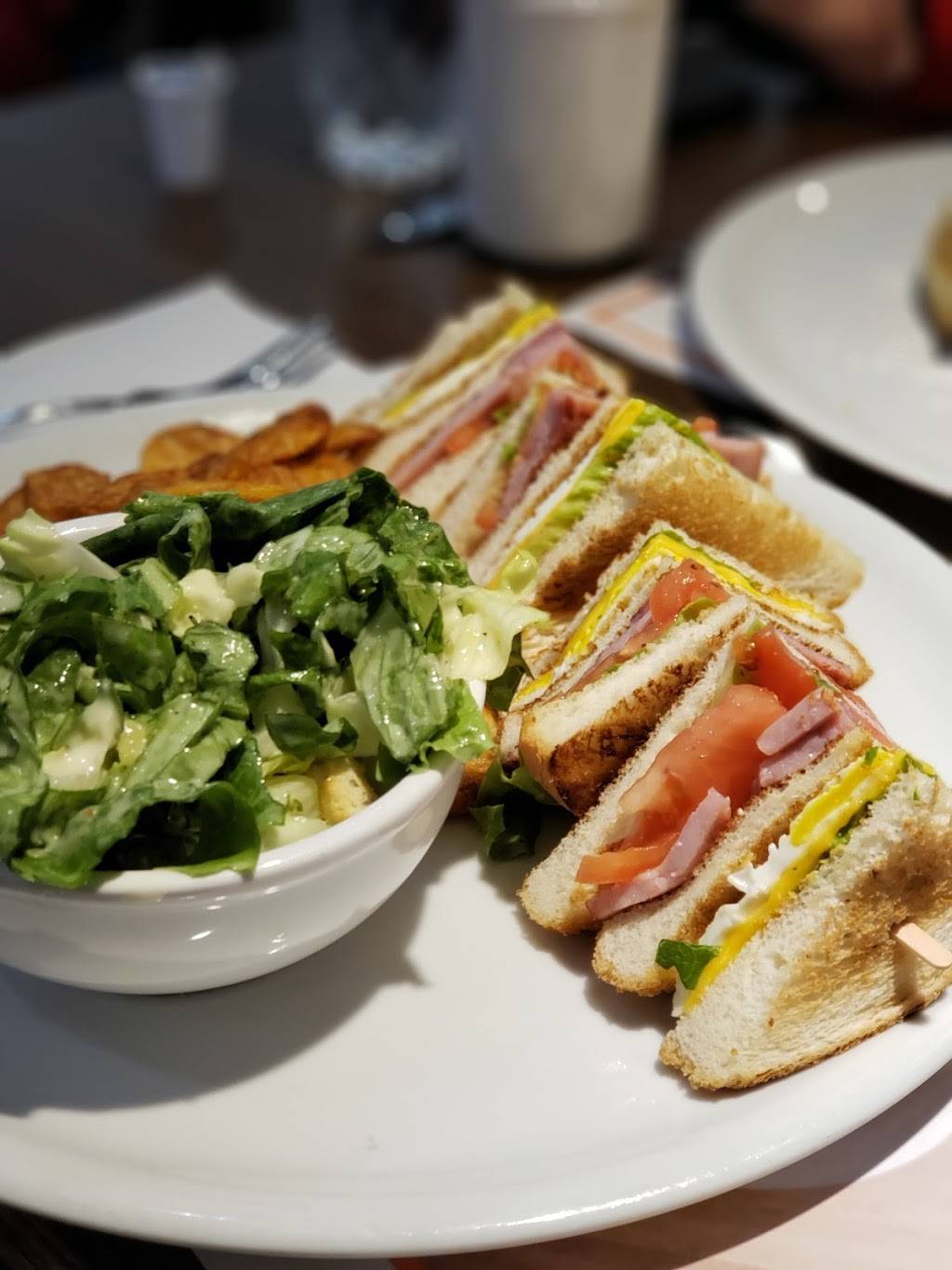 Eggsquis | restaurant | 3143 Boul de Portland, Sherbrooke, QC J1L 2P1, Canada | 8193463553 OR +1 819-346-3553