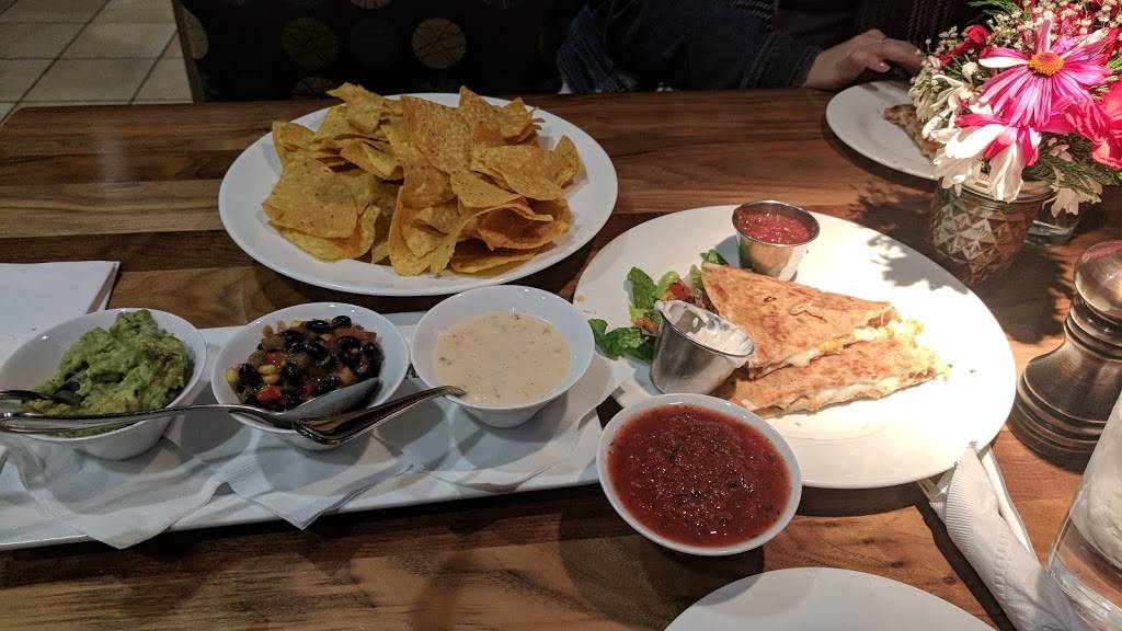 Hy-Vee Market Grille | restaurant | 4064 E 53rd St, Davenport, IA 52807, USA | 5633598739 OR +1 563-359-8739