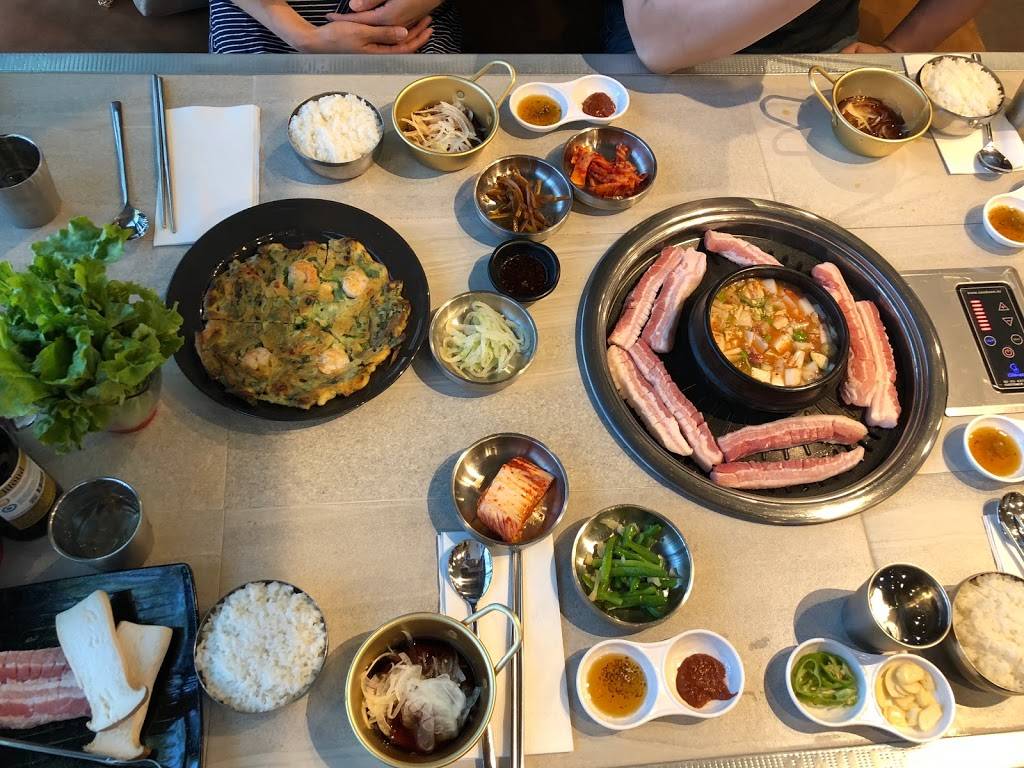 Kobi Korean BBQ Restaurant | restaurant | 257 Dundas St E, Mississauga, ON L5A 1W8, Canada | 9052328866 OR +1 905-232-8866