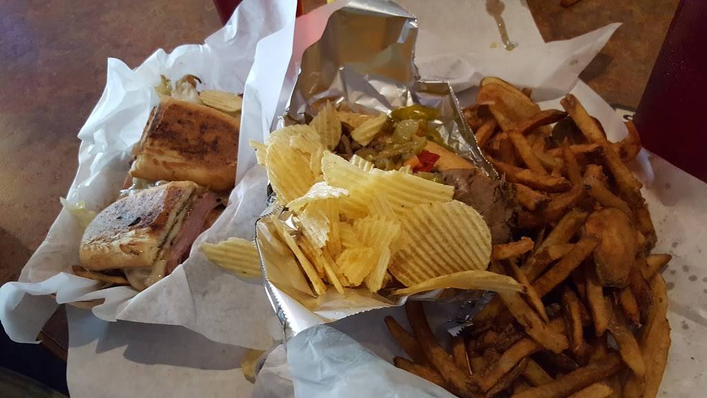 Fat Dans Deli | restaurant | 5410 N College Ave, Indianapolis, IN 46220, USA | 3176003333 OR +1 317-600-3333