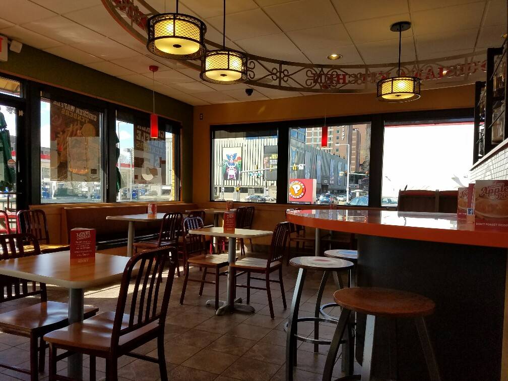 Popeyes Louisiana Kitchen | restaurant | 1370 Union Ave, Memphis, TN 38104, USA | 9012745452 OR +1 901-274-5452