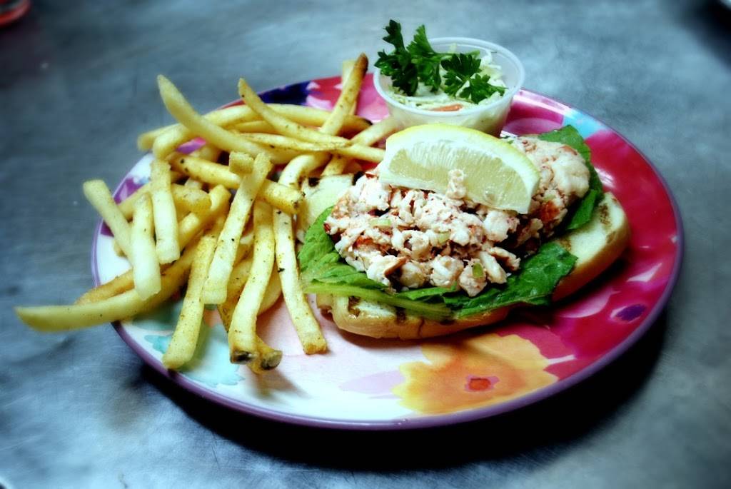 Snug Harbor Fish Company | restaurant | 459 Washington St, Duxbury, MA 02332, USA | 7819348167 OR +1 781-934-8167