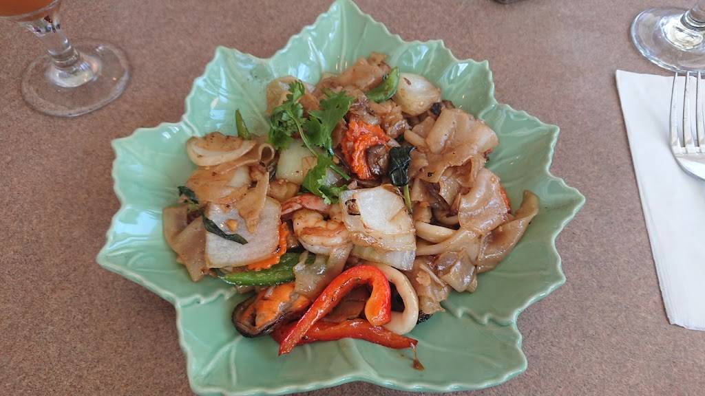 Tamarind Thai Restaurant | restaurant | 3228, 503 N Meadow St, Ithaca, NY 14850, USA | 6072772220 OR +1 607-277-2220