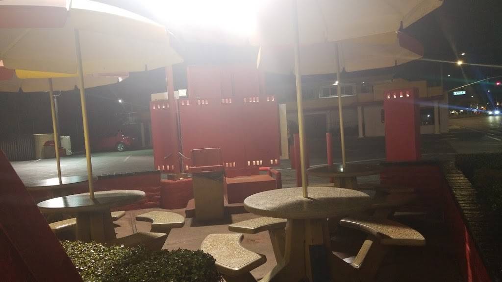 Wienerschnitzel | restaurant | 101 N State College Blvd, Anaheim, CA 92806, USA | 7147748341 OR +1 714-774-8341