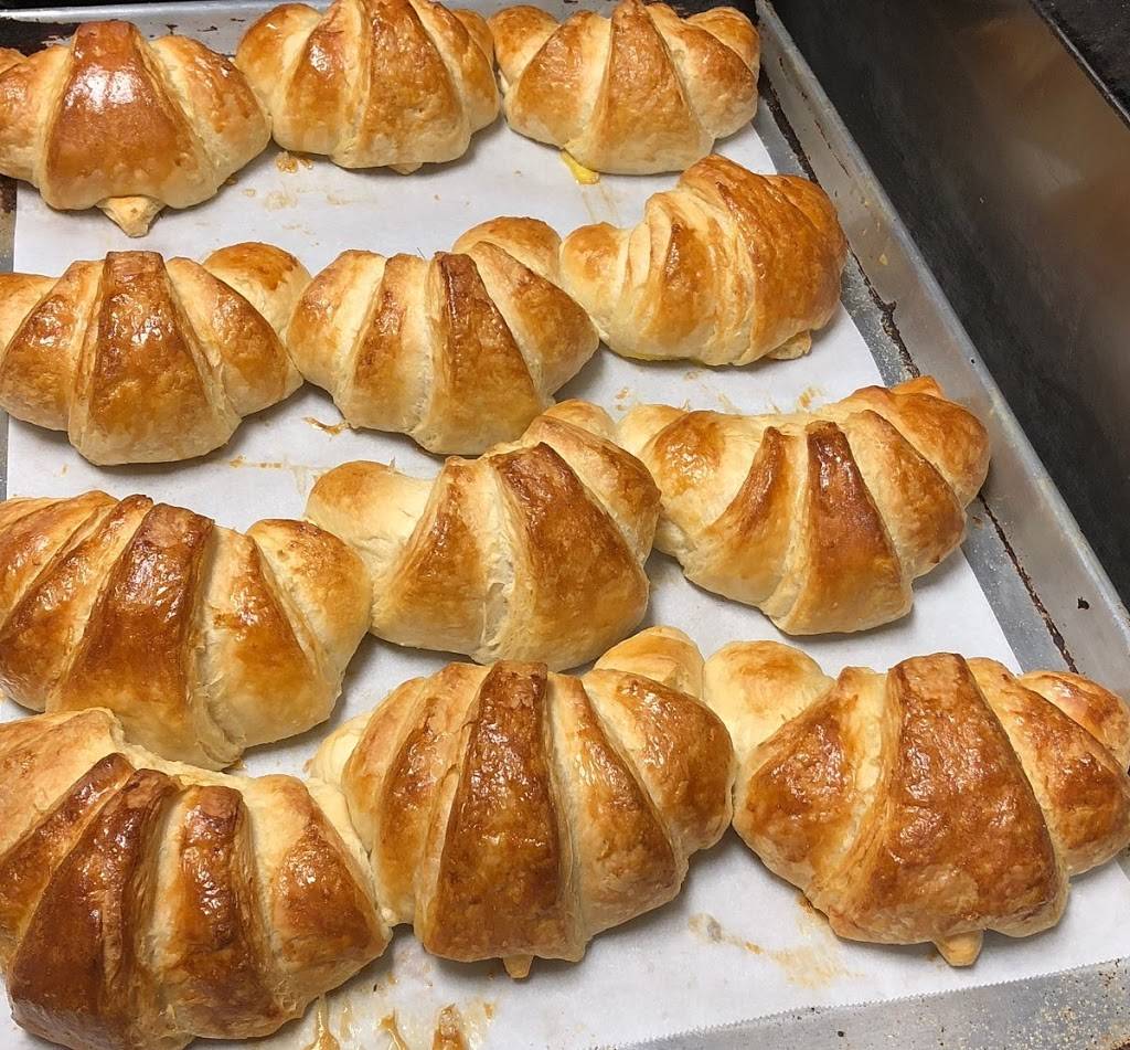 Bagels Plus & Deli | bakery | 700 Plaza Dr, Secaucus, NJ 07094, USA | 2013300744 OR +1 201-330-0744