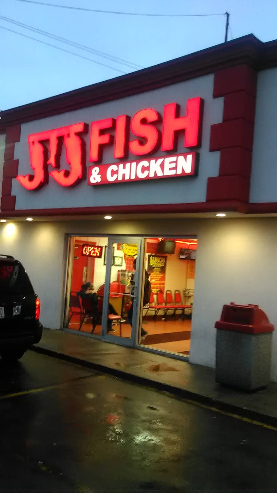 JJ Fish & Chicken | restaurant | 1334 N 35th St, Milwaukee, WI 53208, USA | 4149351000 OR +1 414-935-1000