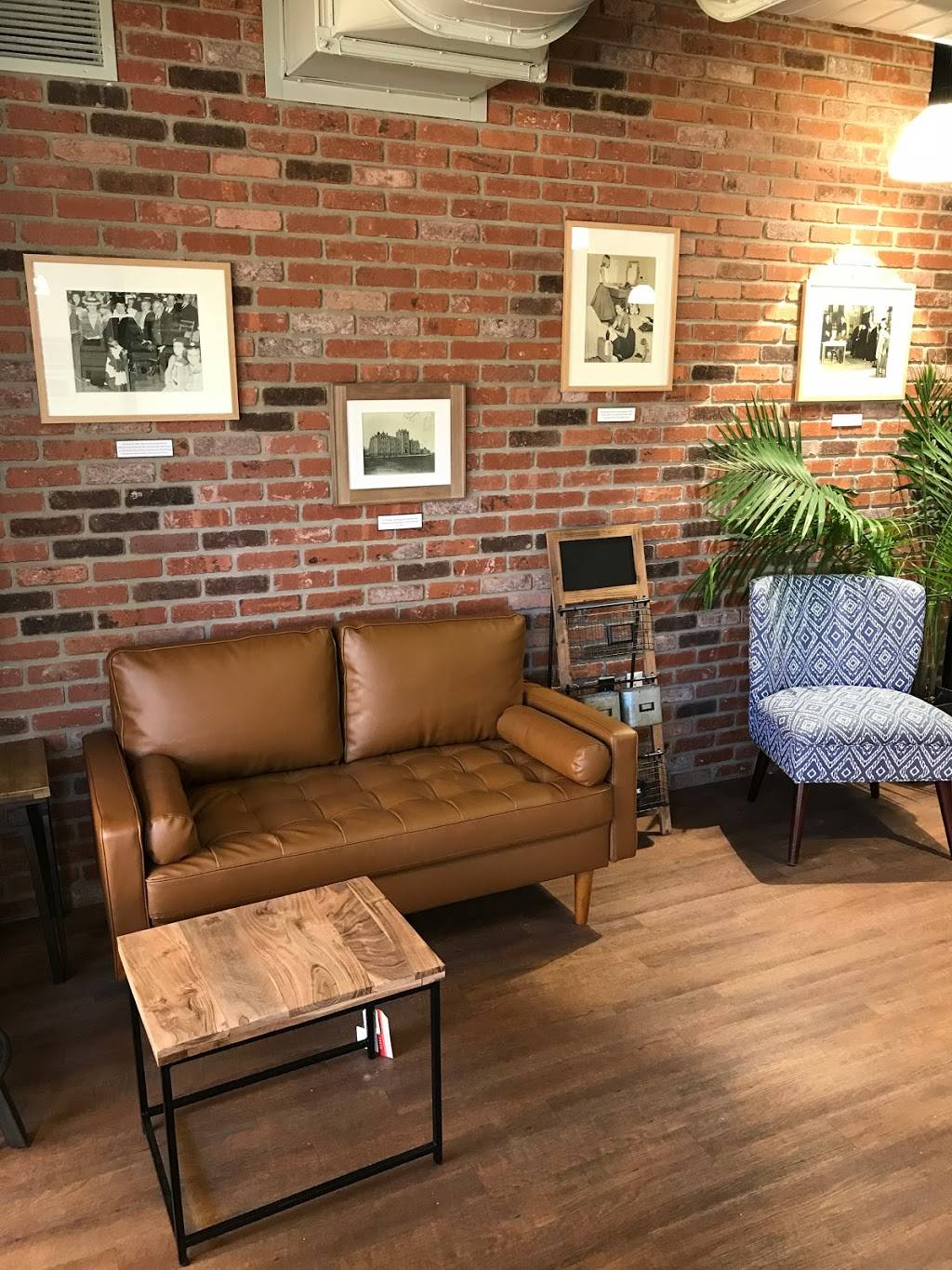 Jays Local | restaurant | 2301 Liberty St, Allentown, PA 18104, USA | 6103513100 OR +1 610-351-3100