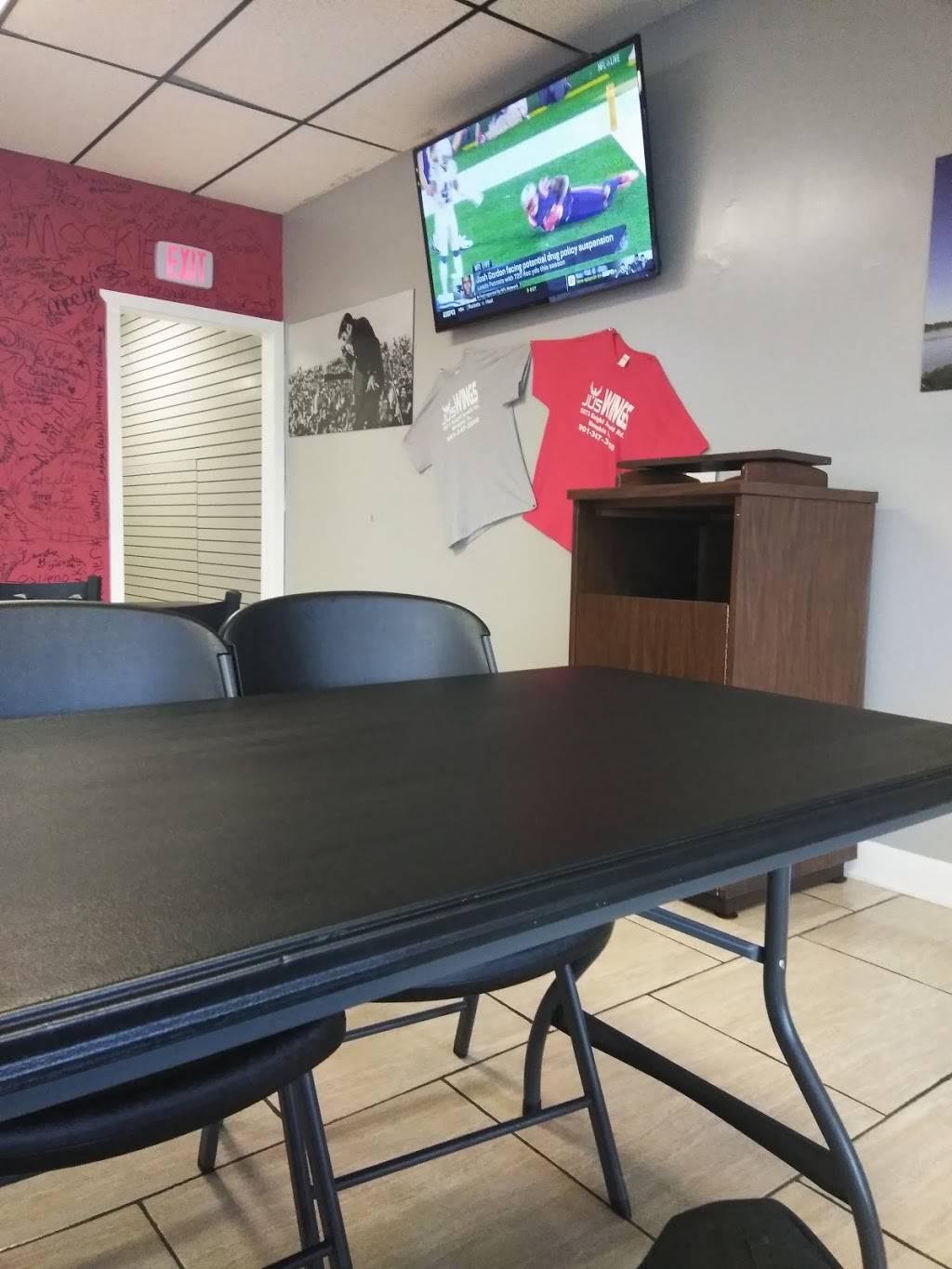 JusWings & More | restaurant | 5973 Knight Arnold Rd, Memphis, TN 38115, USA | 9017468495 OR +1 901-746-8495