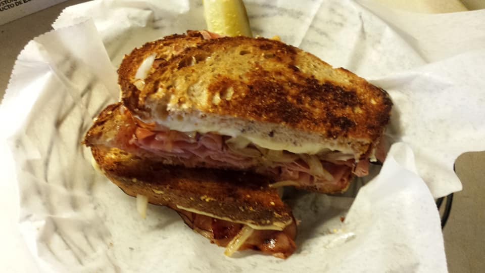 Mackeseys Irish Pub | restaurant | 317 State St, Madison, WI 53703, USA | 6082566071 OR +1 608-256-6071