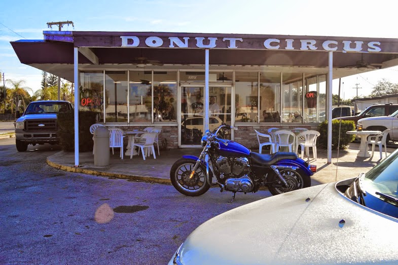Donut Circus | bakery | 2040 S Federal Hwy, Fort Pierce, FL 34950, USA | 7724618017 OR +1 772-461-8017