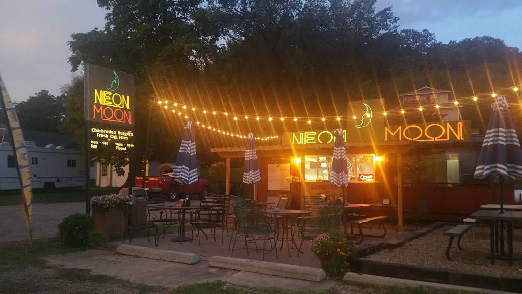 Neon Moon | restaurant | 326 US-71, Mountainburg, AR 72946, USA | 4793691705 OR +1 479-369-1705