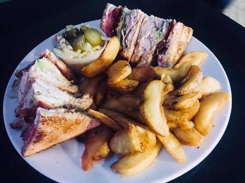 The Hungry Wolf Restaurant | restaurant | 25 Amy Croft Dr, Tecumseh, ON N9C 1K8, Canada | 5197350072 OR +1 519-735-0072