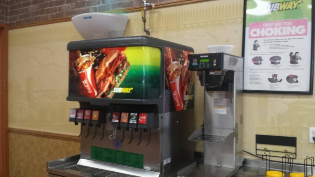 Subway Restaurants | restaurant | 2465 Hempstead Tpke E, East Meadow, NY 11554, USA | 5165793237 OR +1 516-579-3237