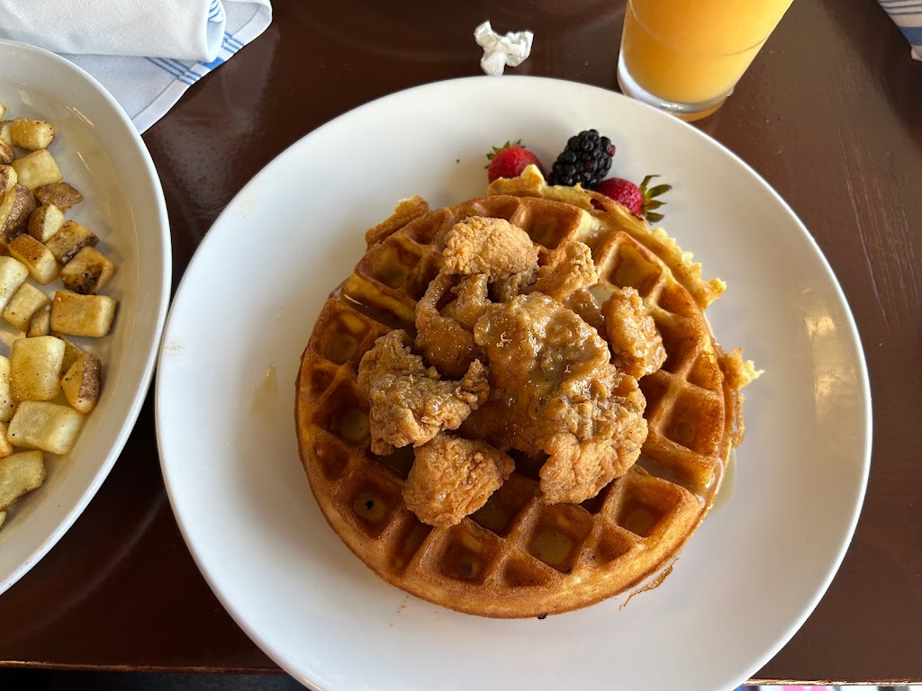 Blue Mahoe | restaurant | 300 Harbor Blvd Unit D, Destin, FL 32541, USA | 8503532038 OR +1 850-353-2038