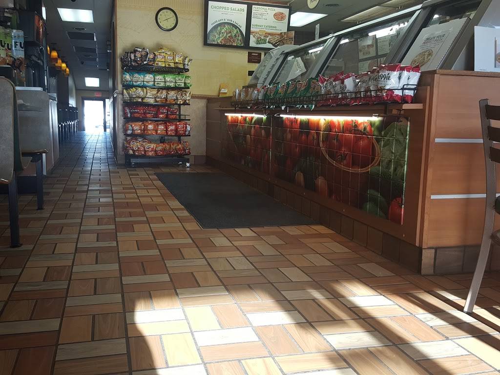 Subway | restaurant | 122 N Charter St, Monticello, IL 61856, USA | 2177629039 OR +1 217-762-9039