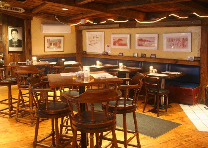 Quarterdeck | meal takeaway | 164 Main St, Falmouth, MA 02540, USA | 5085489900 OR +1 508-548-9900