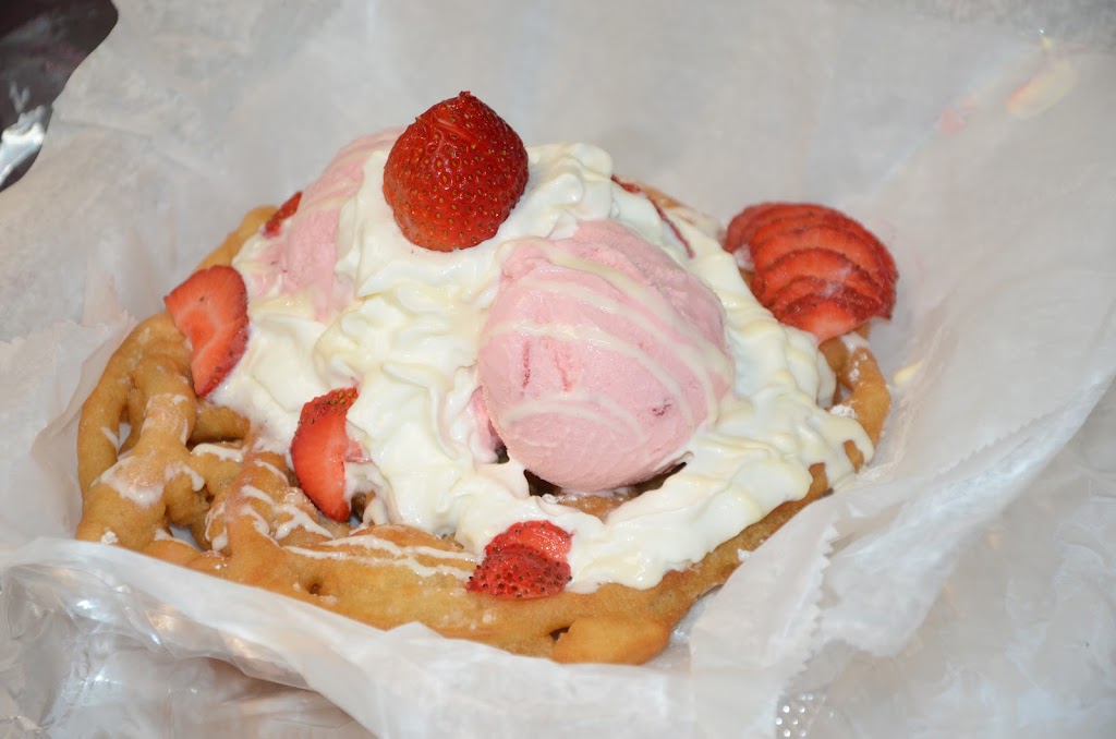 Lilys mexican candy and icecream shop | restaurant | 3803 Main St, East Chicago, IN 46312, USA | 2193548222 OR +1 219-354-8222