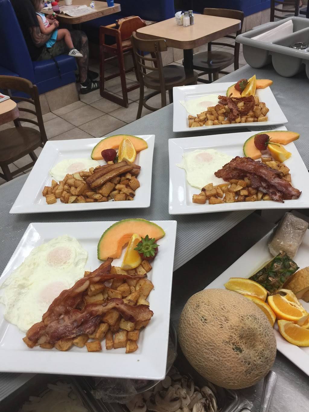 La belle Province | restaurant | 14985 Rue des Saules, Mirabel, QC J7N 1Z9, Canada | 4504758488 OR +1 450-475-8488