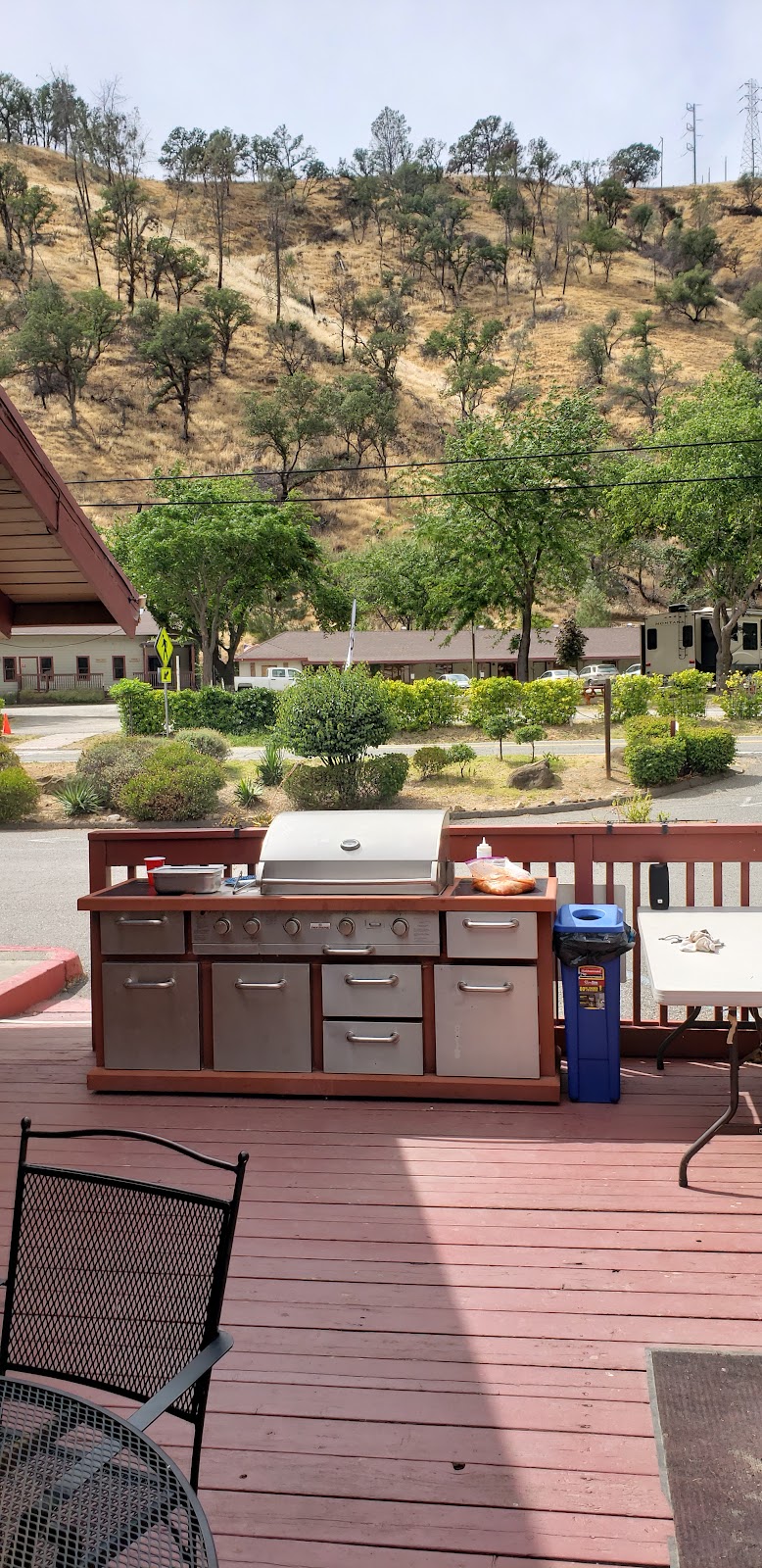 Creekside Cafe and Country Market | restaurant | 22095 CA-128, Winters, CA 95694, USA | 5307950248 OR +1 530-795-0248