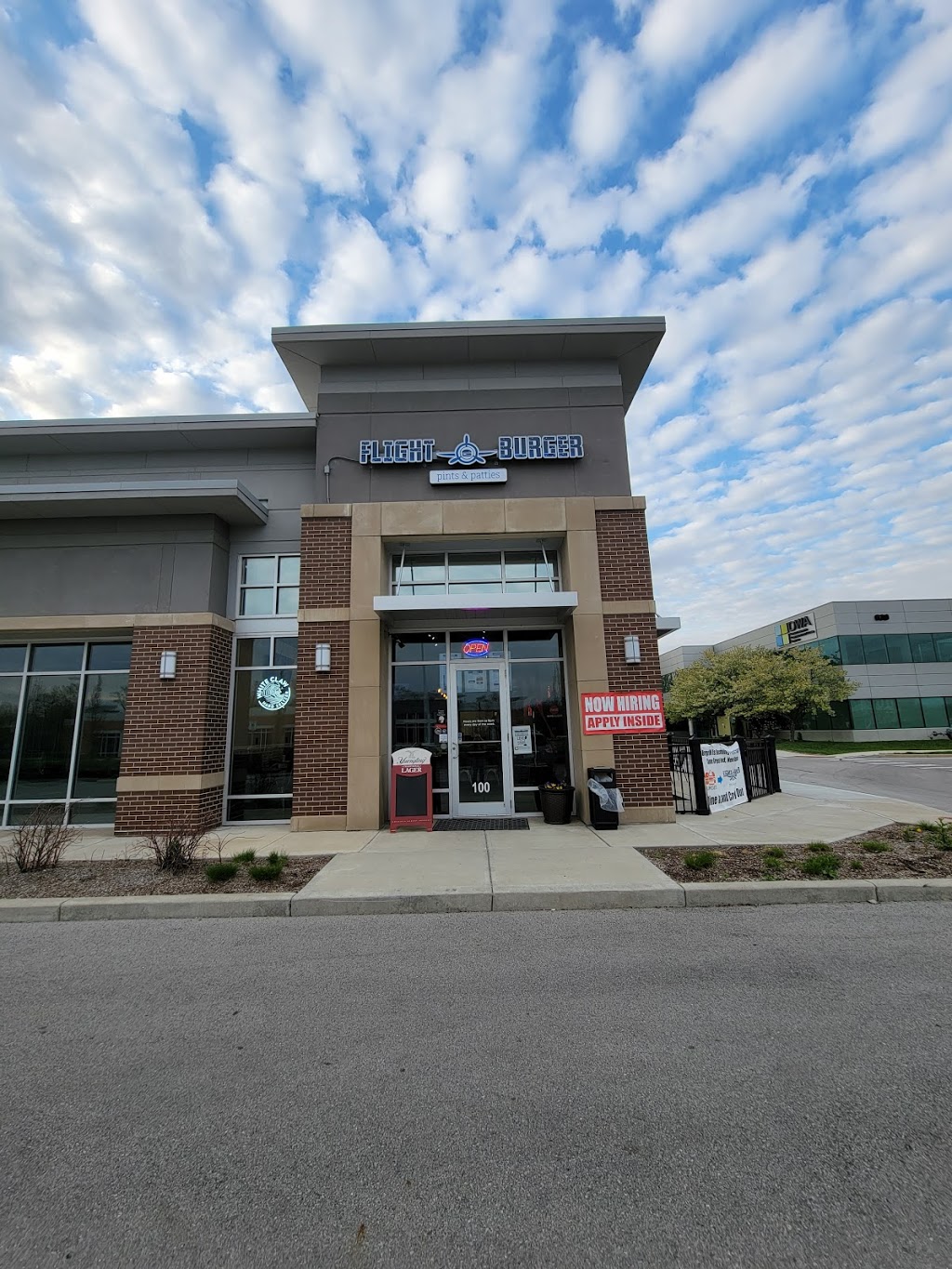 Flight Burger | restaurant | 650 W Carmel Dr, Carmel, IN 46032, USA | 3176692256 OR +1 317-669-2256