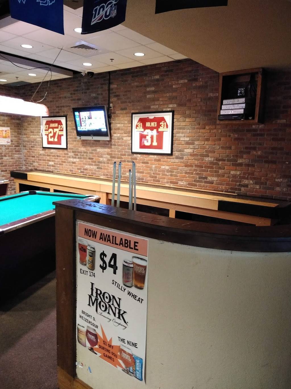 Emerson Biggins Sports Bar & Grill | restaurant | 2330 N Maize Rd #100, Wichita, KS 67205, USA | 3168662577 OR +1 316-866-2577