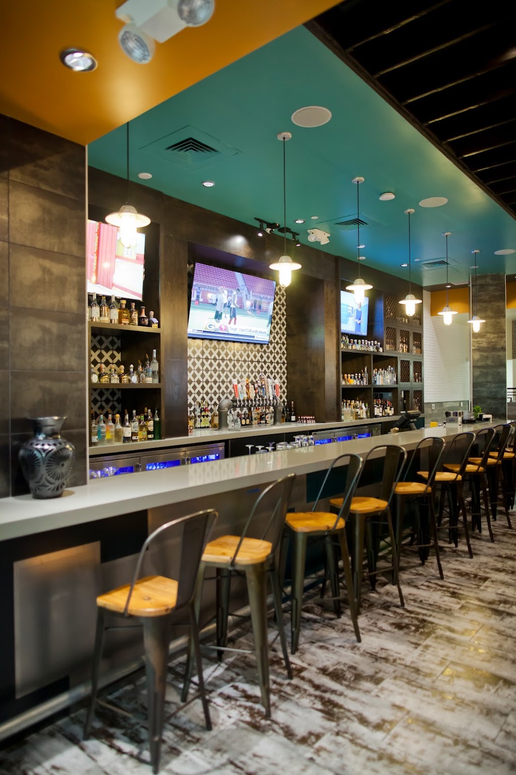 Chevys Fresh Mex | restaurant | 8191 NW 12th St, Miami, FL 33126, USA | 3053922883 OR +1 305-392-2883