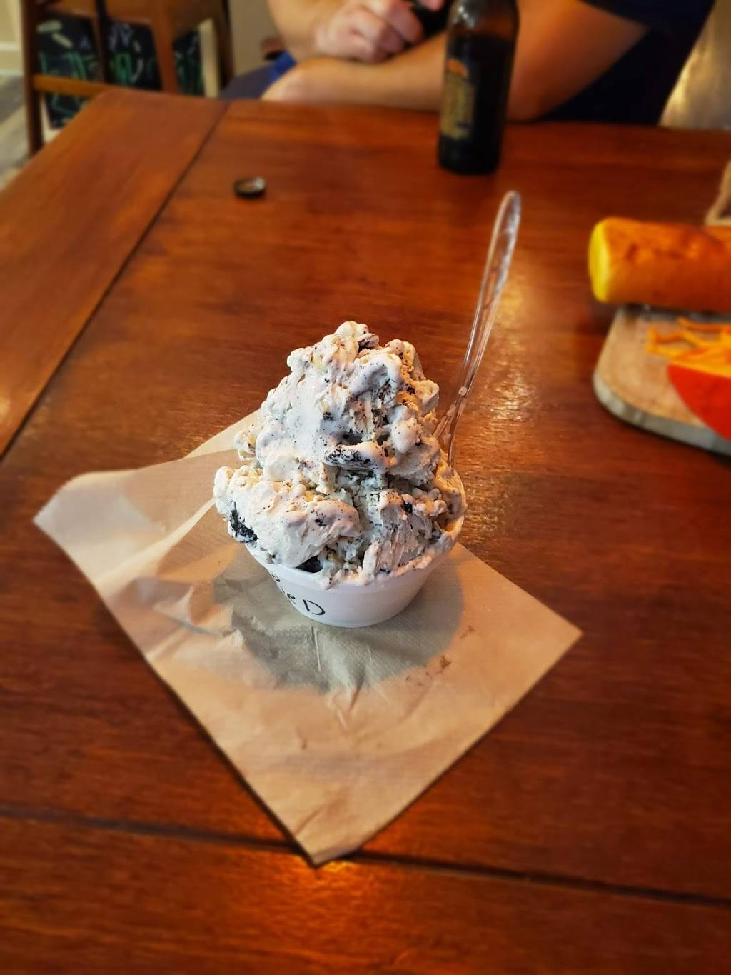 YoHoHo! Nitro Ice Cream & Tasty Grub | restaurant | 23 N Eustis St, Eustis, FL 32726, USA | 3523088262 OR +1 352-308-8262