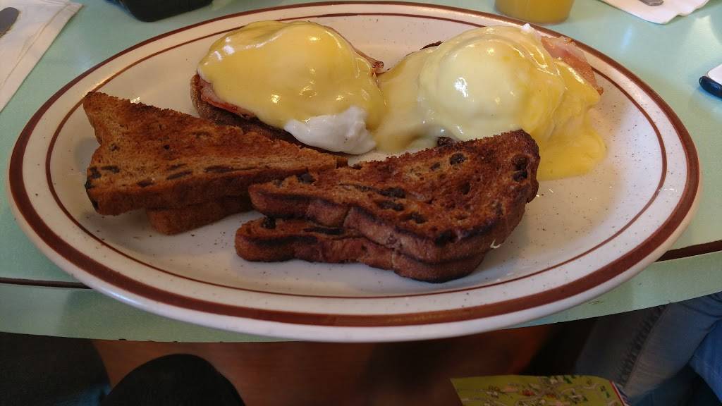 Cup N Saucer Restaurant | restaurant | 157 VT-100, Wilmington, VT 05363, USA | 8024645813 OR +1 802-464-5813