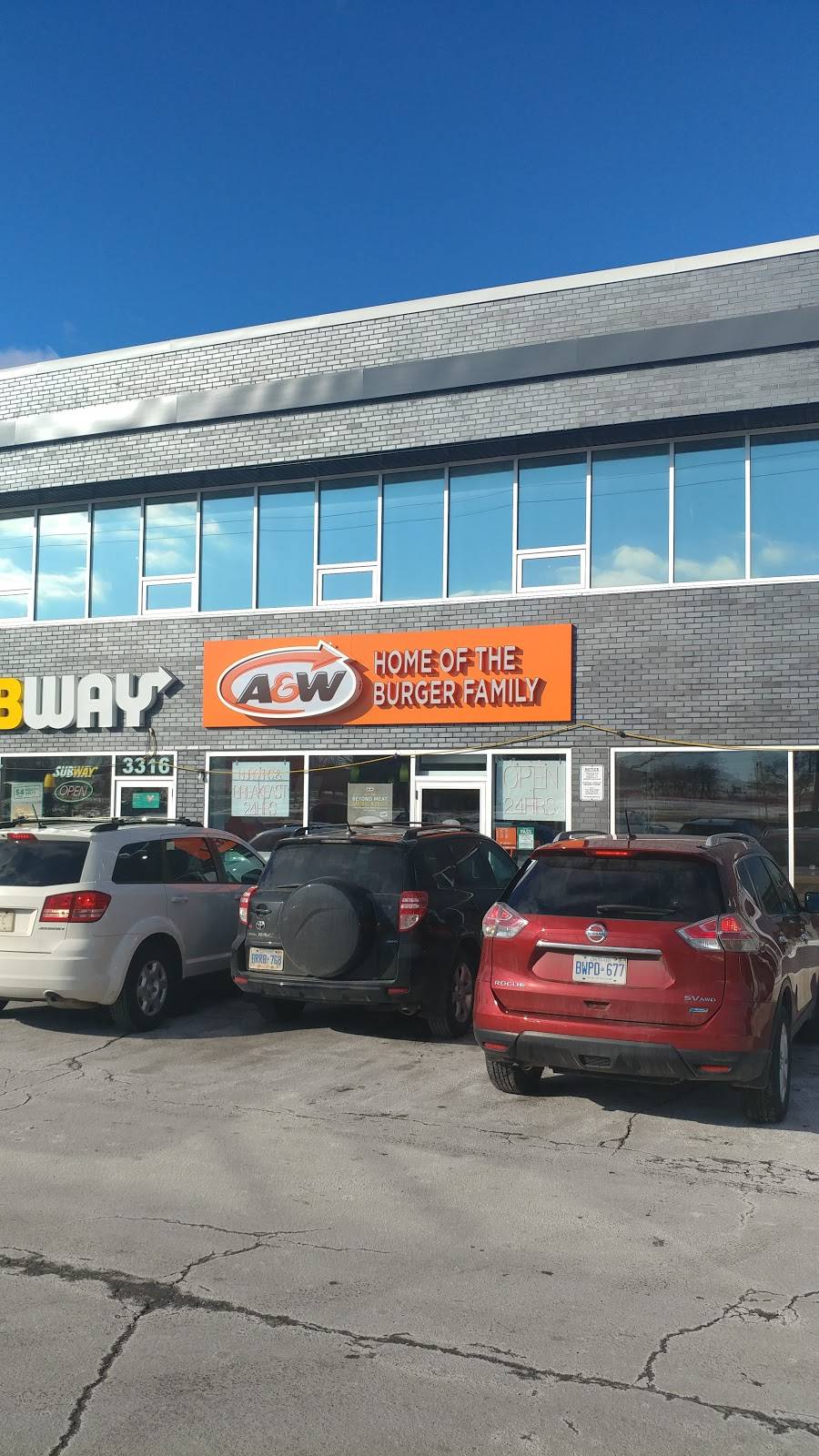 A&W Canada | restaurant | 3318 Keele St, North York, ON M3M 2H7, Canada | 4165469666 OR +1 416-546-9666