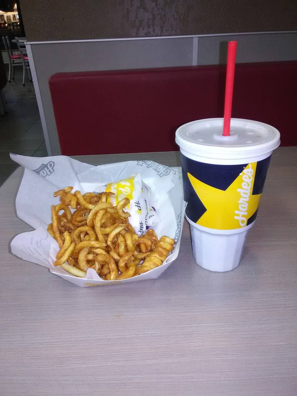 Hardees | restaurant | 944 S Marquette Rd, Prairie du Chien, WI 53821, USA | 6083266967 OR +1 608-326-6967