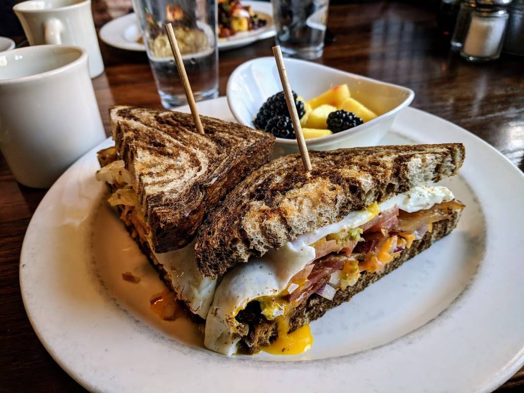 Crosbys Kitchen | restaurant | 3455 N Southport Ave, Chicago, IL 60657, USA | 7738832525 OR +1 773-883-2525