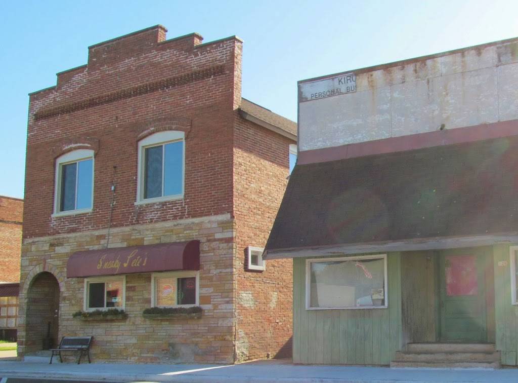 Sneaky Petes Bar & Grill | restaurant | 122 S Main St, Hancock, WI 54943, USA | 7152495111 OR +1 715-249-5111