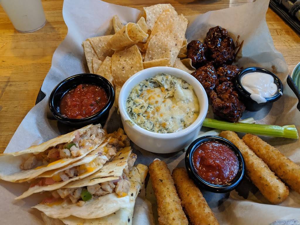 Applebees Grill + Bar | restaurant | 38-01 35th Ave, Astoria, NY 11101, USA | 7189437404 OR +1 718-943-7404