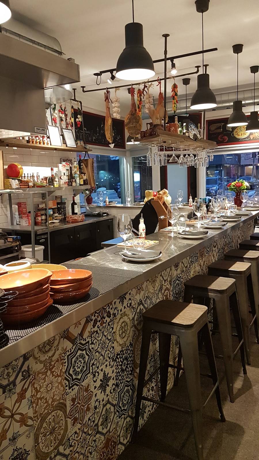 La Paella | restaurant | 1146 Queen St E, Toronto, ON M4M 1L1, Canada | 4165461055 OR +1 416-546-1055