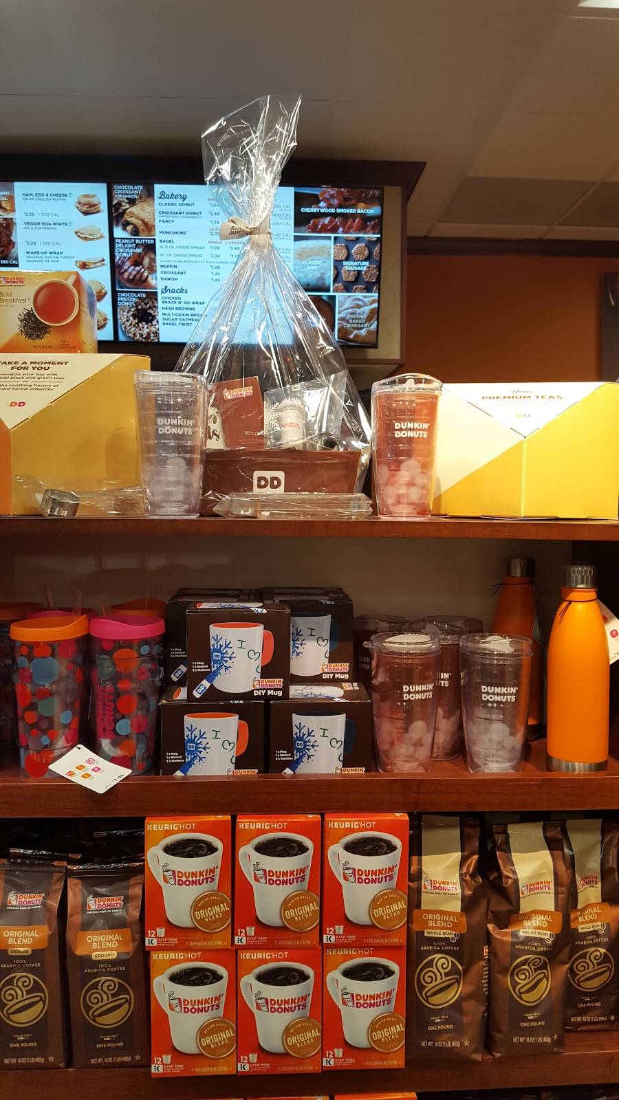 Dunkin | bakery | 4 Harding Ave, Ludlow, MA 01056, USA | 4135833482 OR +1 413-583-3482