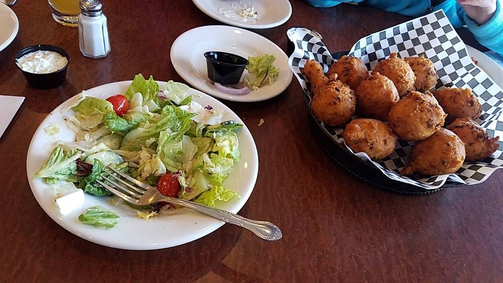 Chelos Hometown Bar & Grille | restaurant | 911 Warren Ave, East Providence, RI 02914, USA | 4014341666 OR +1 401-434-1666