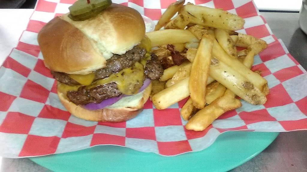 Friendly Billiards | restaurant | 1037 Camden Ave, Rock Hill, SC 29732, USA | 8033290500 OR +1 803-329-0500